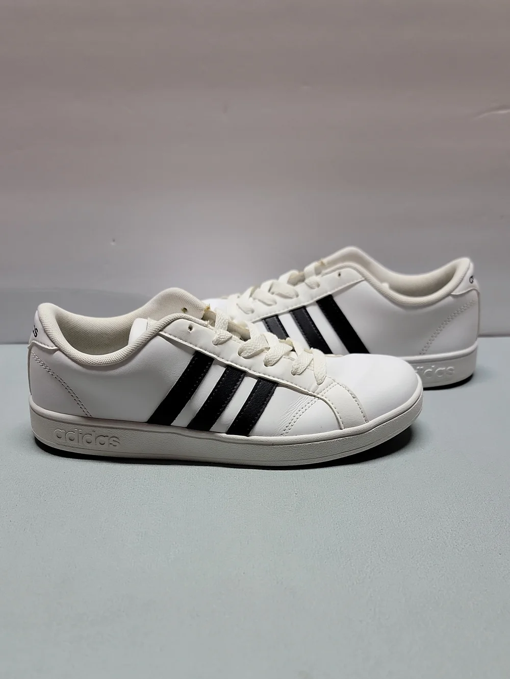 Adidas Baseline Mens AW4299 White Casual Shoes Sneakers Size 5